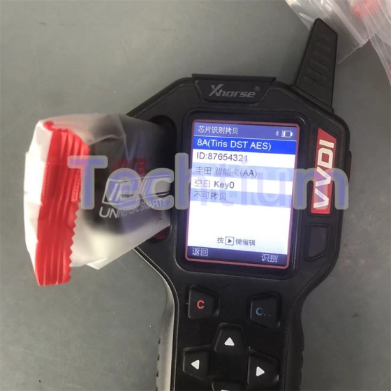 IKEYTY8A3AL Autel 3 button Universal remote key,frequency can be changed 315Mhz/433Mhz